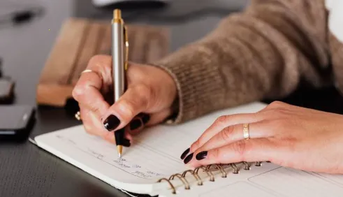 笔落写作 笔落写作